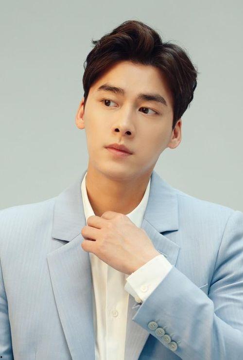 最新圈内爆料李易峰,揭秘明星背后的故事  第1张